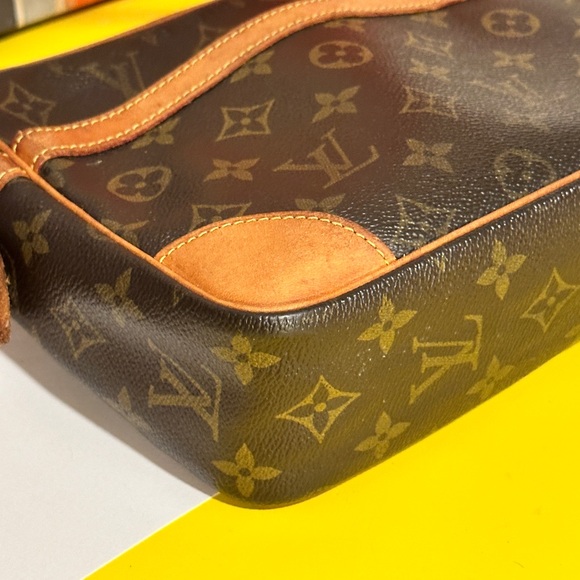 Louis Vuitton Vintage Brown and Tan Monogram Shoulder Bag - Picture 5 of 13